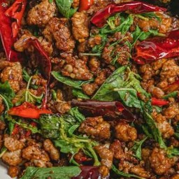กระเพราหมูสับ พริกแห้ง (เป็นกับข้าว)
