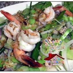 ยำคะน้ากรอบ