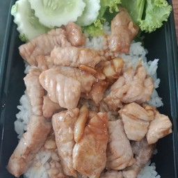 ข้าวหน้าหมูกระเทียม