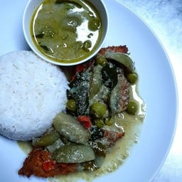 ข้าวเขียวหวานปลาชุบแป้งทอด