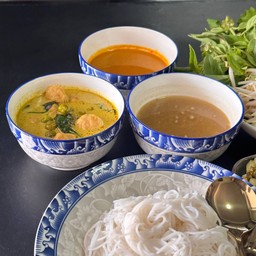 ขนมจีน + 2 น้ำแกง