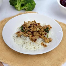 กระเพราไก่ผัดพริกแห้ง