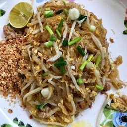 ผัดไทยหมูสับ