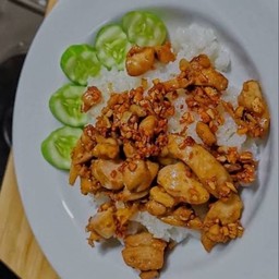 ข้าวราด ไก่กระเทียม