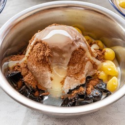 เฉาก๊วย แปะก๊วย นมสด ภูเขาไฟ