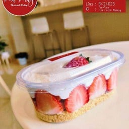 Fresh Strawberry Cakebox