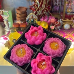 เทียนดอกบัว 4 ดอก ถวายพระแม่