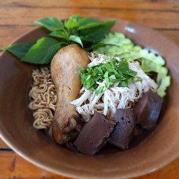 ก๋วยเตี๋ยวไก่น่อง+ไก่ฉีก+เลือด