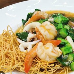 ราดหน้าหมี่กรอบ