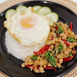 กะเพราพริกแห้ง (กับข้าว)