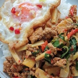 กะเพราหมูกรอบ อาหารตามสั่ง เจริญศรี-หนองปรือ