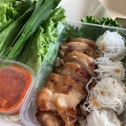เมี่ยงไก่จัมโบ้ย่างซอส
