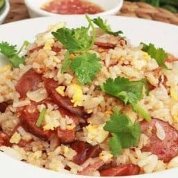 ข้าวผัดกุนเชียงจานใหญ่