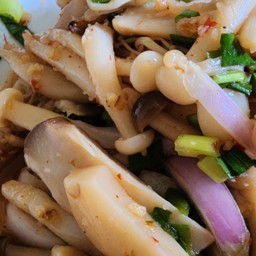 ยำเห็ดรวม สารพัดเห็ดตามฤดู (ทางร้านไม่แยกน้ำยำ/อื่นๆ)
