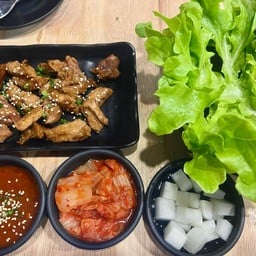 ชุดหมูย่างห่อผัก