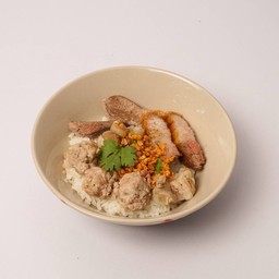 ข้าวต้มแห้งทุกอย่าง (หมูกรอบ,กระดูกอ่อน,ตับ,หมูสับ