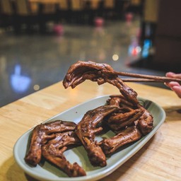 [อร่อยซ่ากับโค้ก] ตีนเป็ดตุ๋นหม่าล่า + โค้ก ไม่มีน้ำตาล  (ขวด)