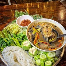 ปลาดุกต้มปลาร้าน้ำแจ่ว+ชุดผักพร้อมขนมจีน