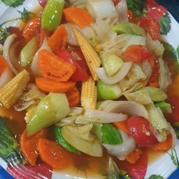ผัดเปรี้ยวหวานผักรวม(ข้าวโพด,แครอท,แตงกวา,กาดขาว,มะเขือเทศ)