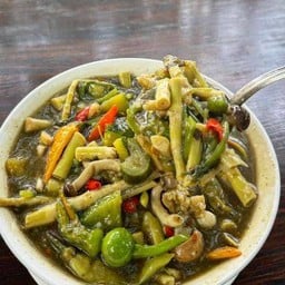 แกงหน่อไม้เห็ดรวม