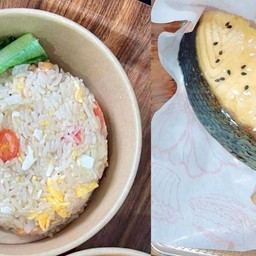 ข้าวผัดแซลมอน