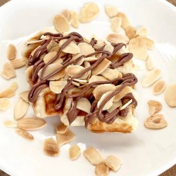 ครอฟเฟิล อัลมอนด์ นูเทลล่า 50g