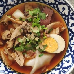 ก๋วยจั๊บน้ำข้น (รวมทุกอย่าง)