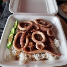 ข้าวหมึกกระเทียม