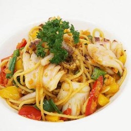 สปาเก็ตตี้ซอสหมึกไข่เค็ม
