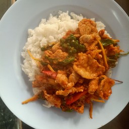 ผัดพริกแกง