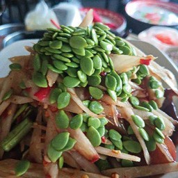 ข้าวกระเพราไก่+ตำลาวเม็ดกระถิน+แกงเห็ด+ขนมจีน