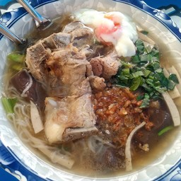 ก๋วยจั๊บญวน กระดูกหมู (ใส่ไข่)