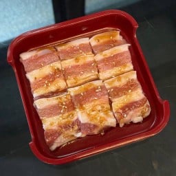 สามชั้น เล็ก (คอนโด)