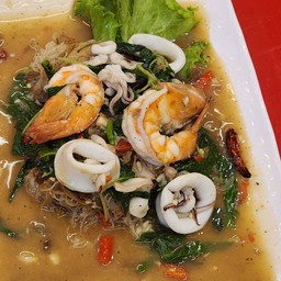 เตี๋ยวราดหน้ากะเพรา