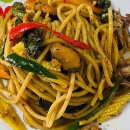 สปาเก็ตตี้ซอสผัดฉ่ากุ้ง