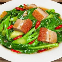 ข้าวคะน้าหมูกรอบ