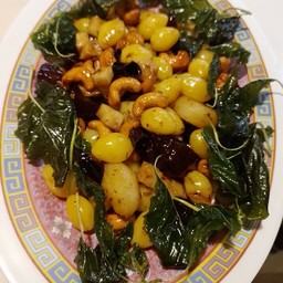 ผัดโหงวก้วยเผือกเจ