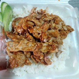 หมูกะเทียม