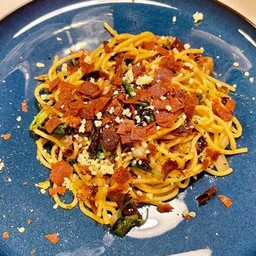 สปาเก็ตตี้ผัดพริกแห้งเบค่อน