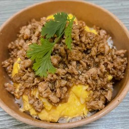 ข้าวไข่คนลาวาหมูสับ