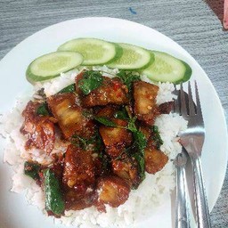 ผัดพริกเผาหมู,ไก่,ทะเล,หมูกรอบ