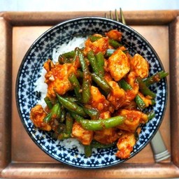 ผัดพริกแกงไก่ ใส่ถั่ว