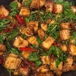 ข้าวกระเพราหมูกรอบ