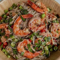 ยำขนมจีนกุ้งสุก