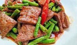 ข้าวเครื่องแกง ตับหมู