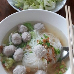ก๋วยเตี๋ยวลูกชิ้นหมูน้ำใส     พิเศษ
