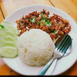 ข้าวเนื้อกระเทียม