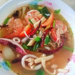 ต้มยำรวมมิตรน้ำใสรสเจ็บจี๊ดจ๊าด