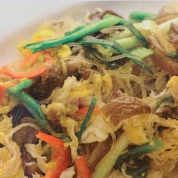 วุ้นเส้นผัดไข่กับเห็ดหูหนู