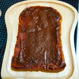 ขนมปังเนย-พริกเผาลูกเกด